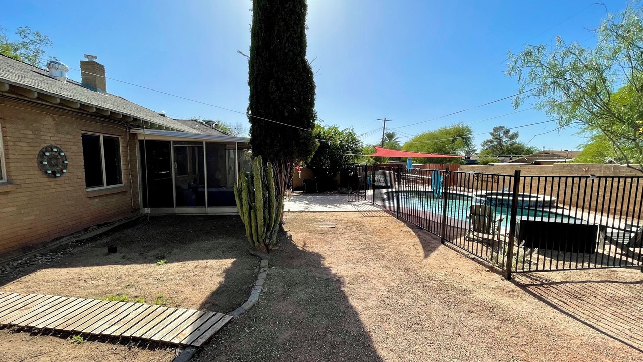 Photo of Outdoor in Peter Howell