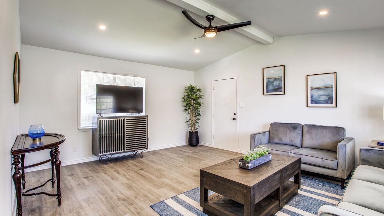 Photo of Livingroom in Cedar Hill