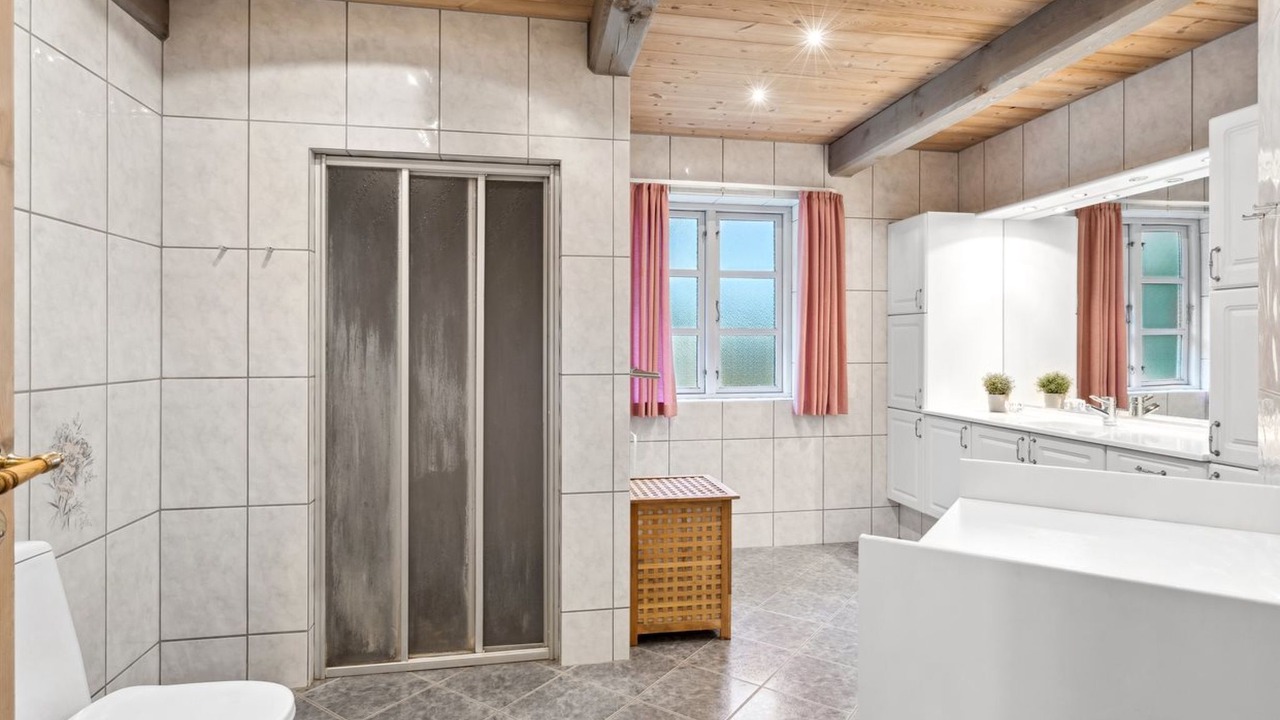 Photo of Bathroom in Gram