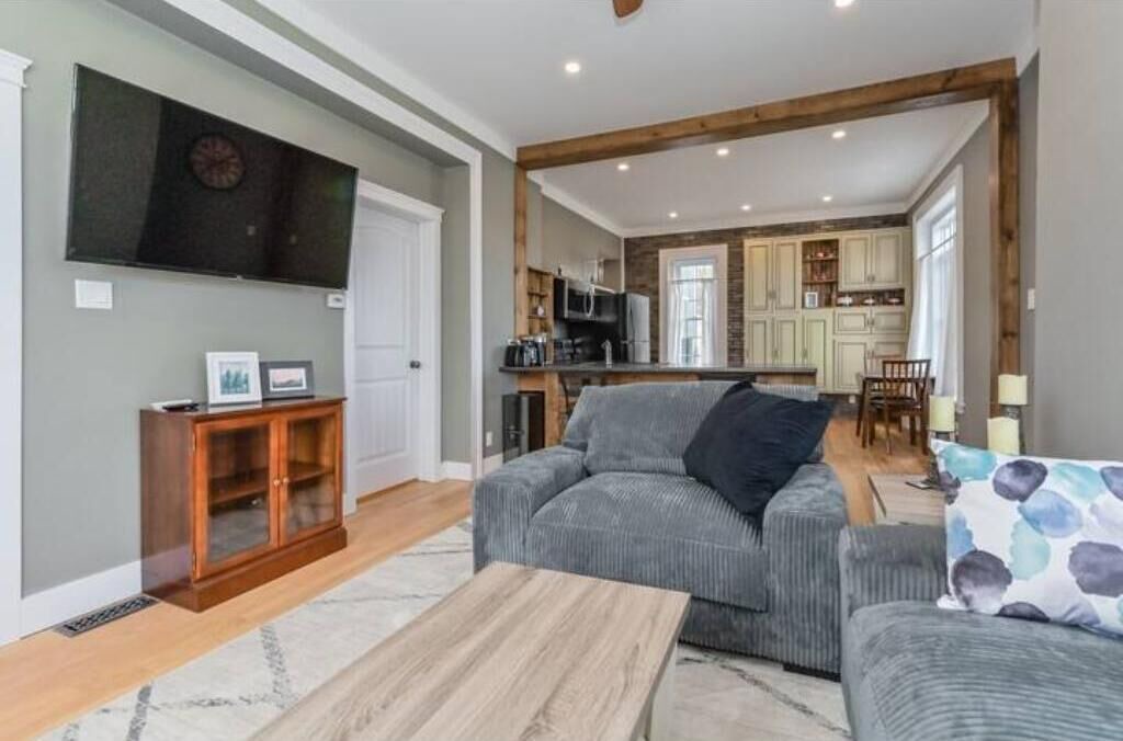 Photo of Livingroom in Elora