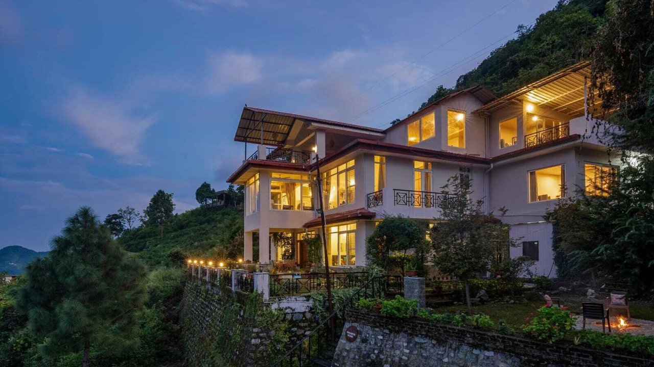 Photo of Buildings in Bhimtal