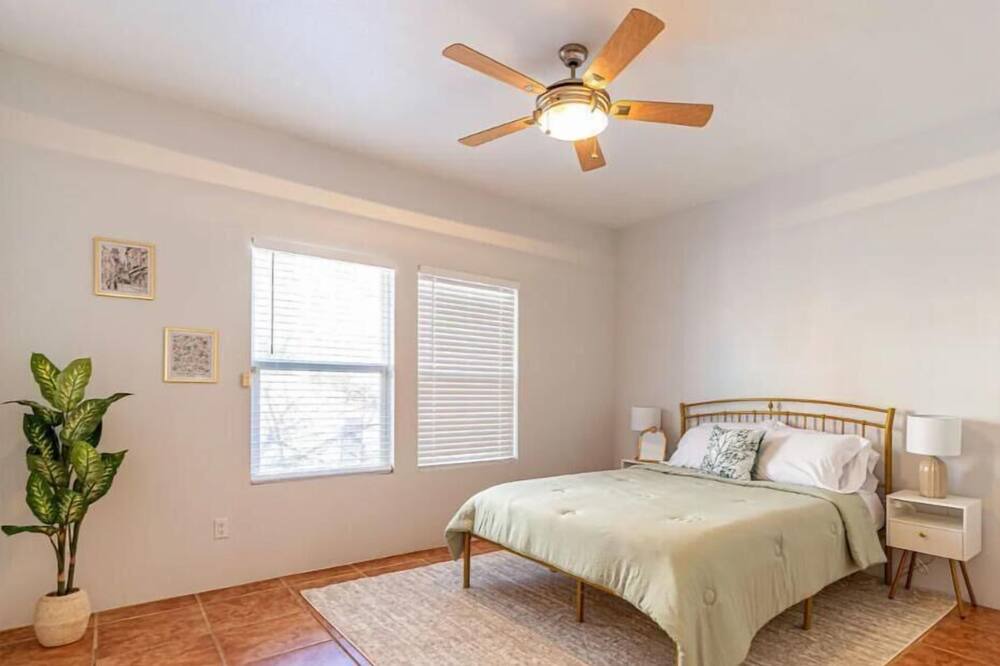 Photo of Bedroom in Raynolds Addition