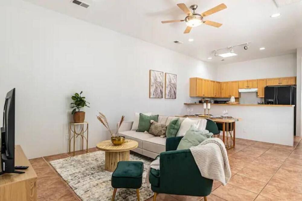 Photo of Livingroom in Raynolds Addition