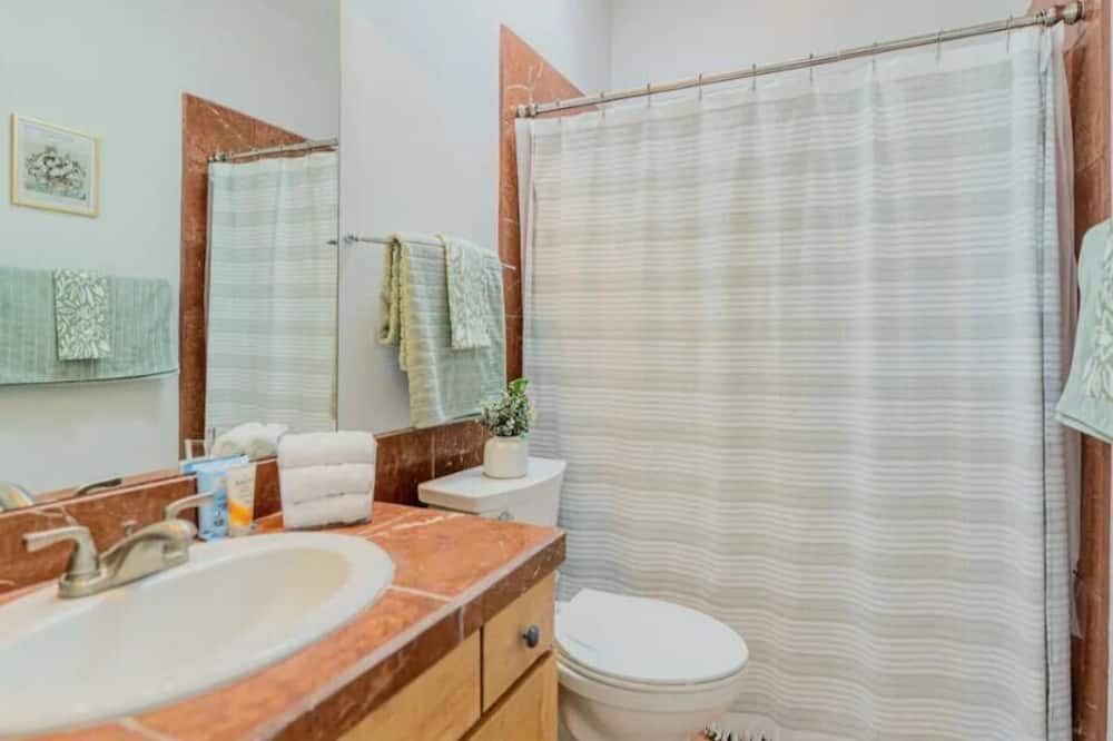 Photo of Bathroom in Raynolds Addition
