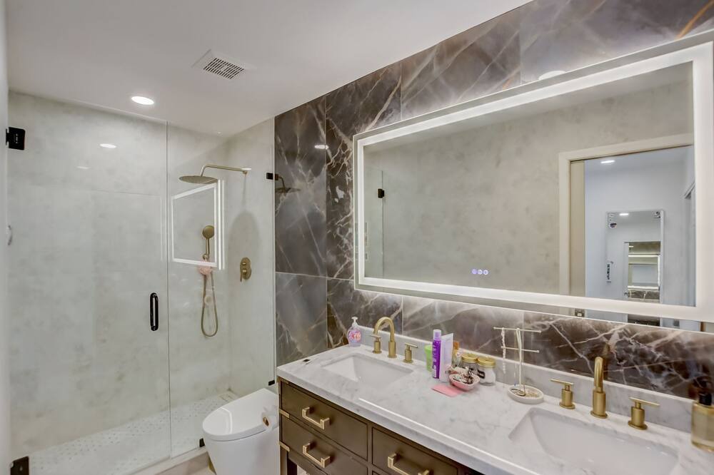 Photo of Bathroom in Avant