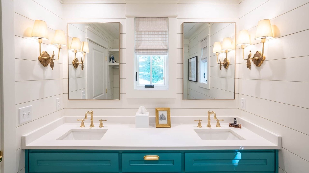 Photo of Bathroom in Dillard