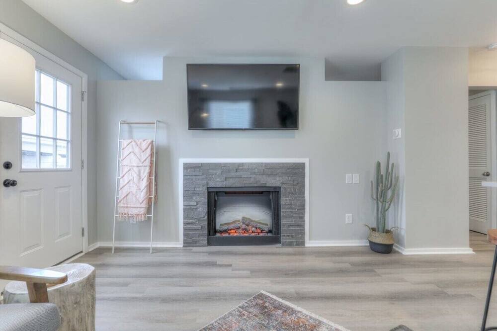 Photo of Livingroom in North Capitol