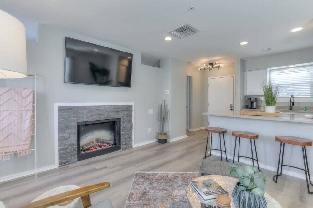 Photo of Livingroom in North Capitol