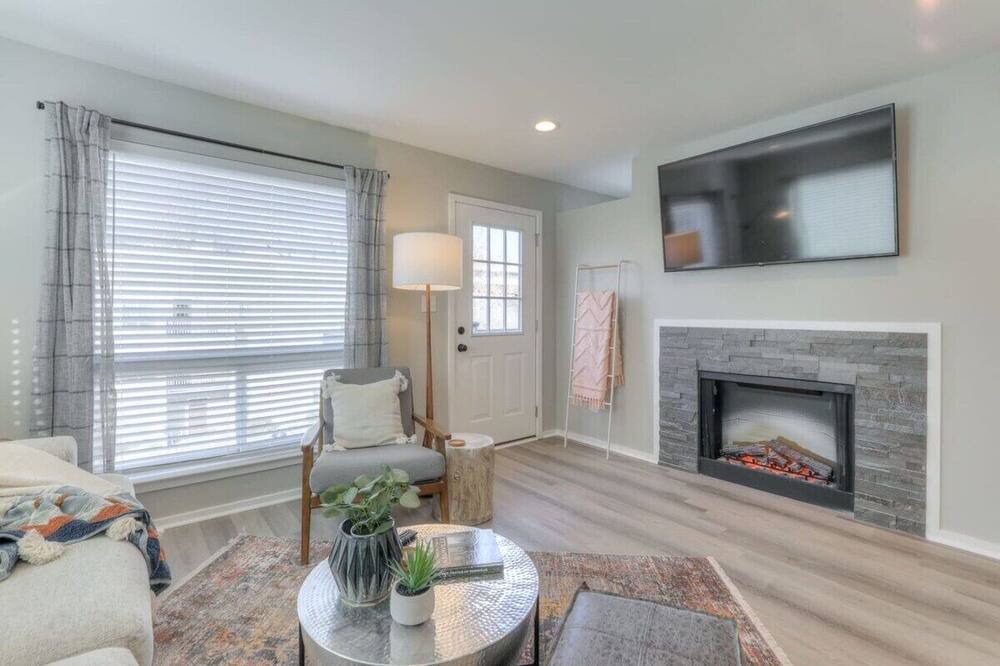 Photo of Livingroom in North Capitol
