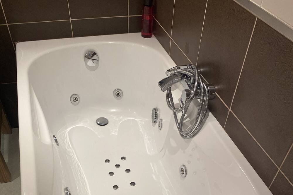 Photo of Bathroom in Lisieux