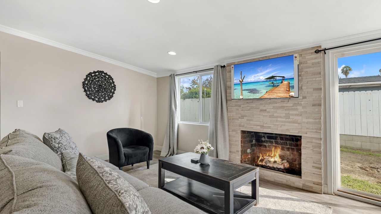 Photo of Livingroom in Reseda