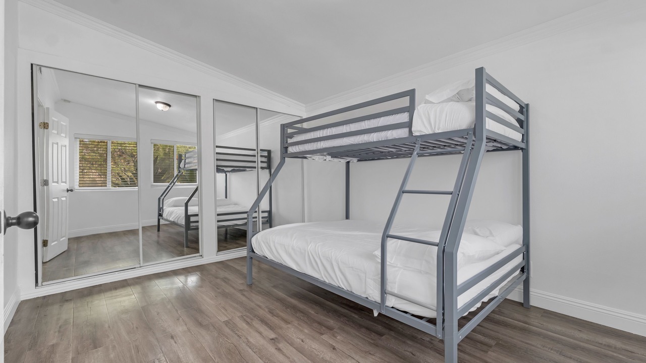 Photo of Bedroom in Reseda