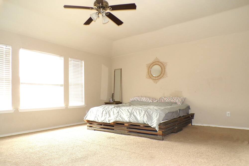 Photo of Bedroom in Wylie