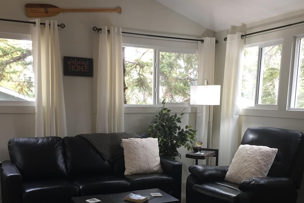 Photo of Livingroom in Onanole