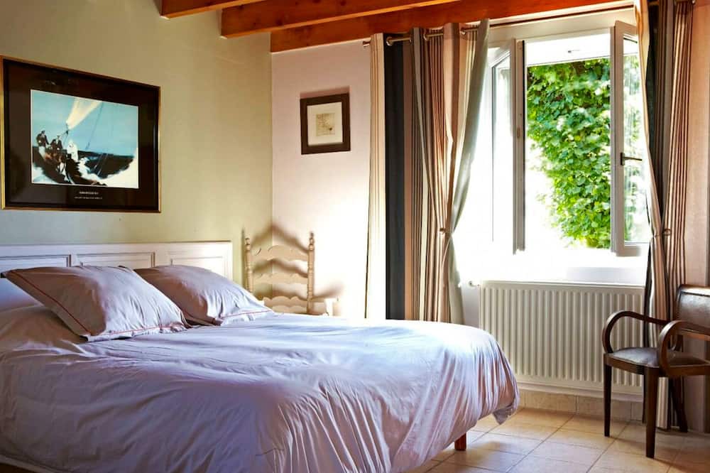 Photo of Livingroom in Plouegat-Moysan
