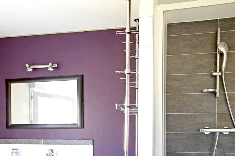Photo of Bathroom in Plouegat-Moysan