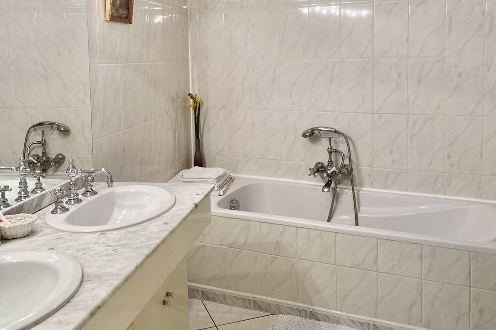 Photo of Bathroom in Appenai-sous-Belleme