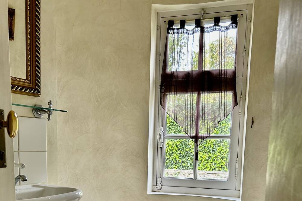 Photo of Bathroom in Appenai-sous-Belleme