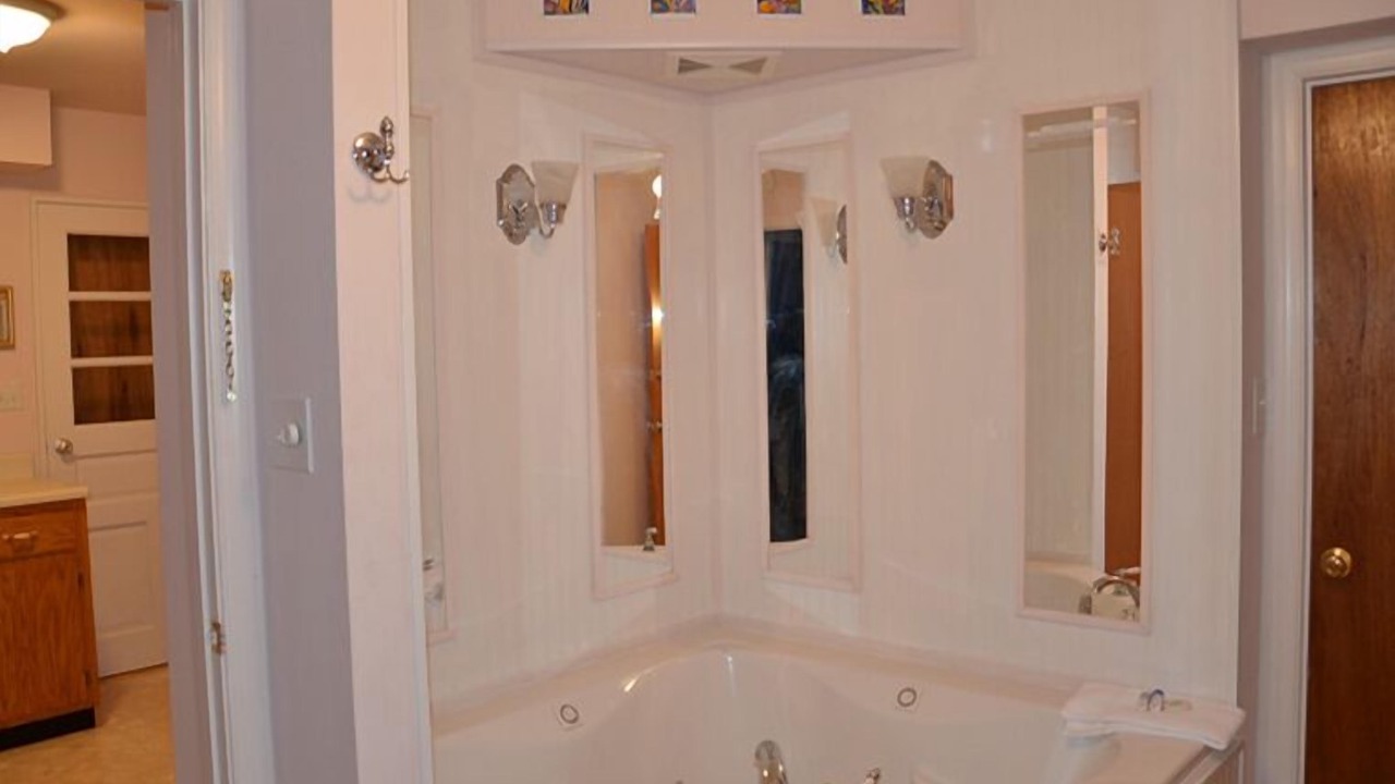 Photo of Bathroom in Luray