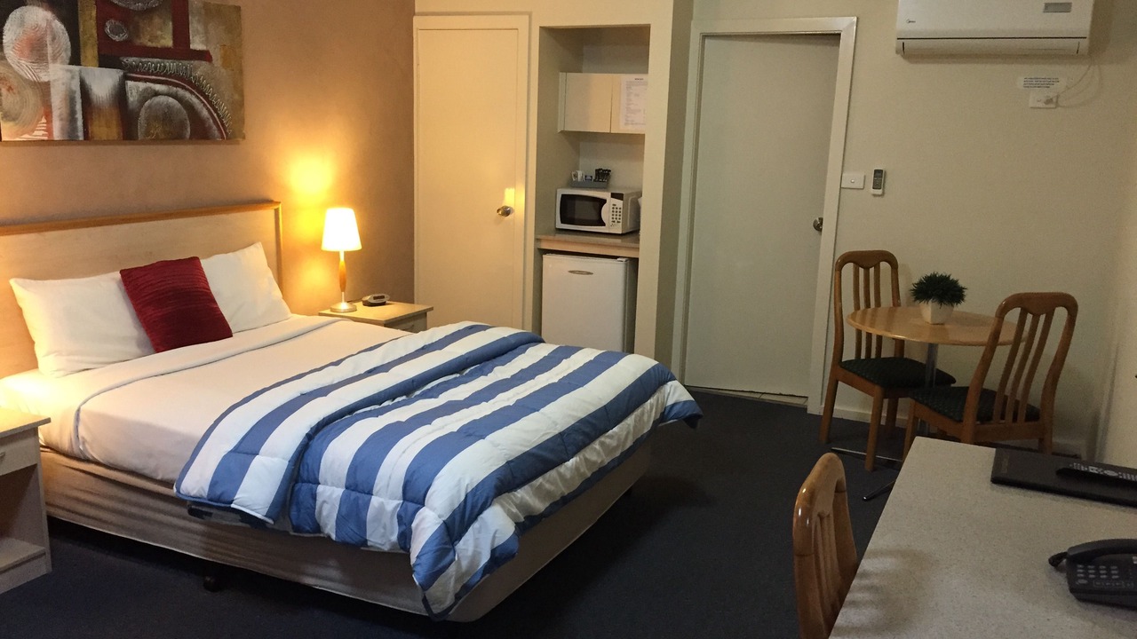 Photo of Bedroom in West Tamworth