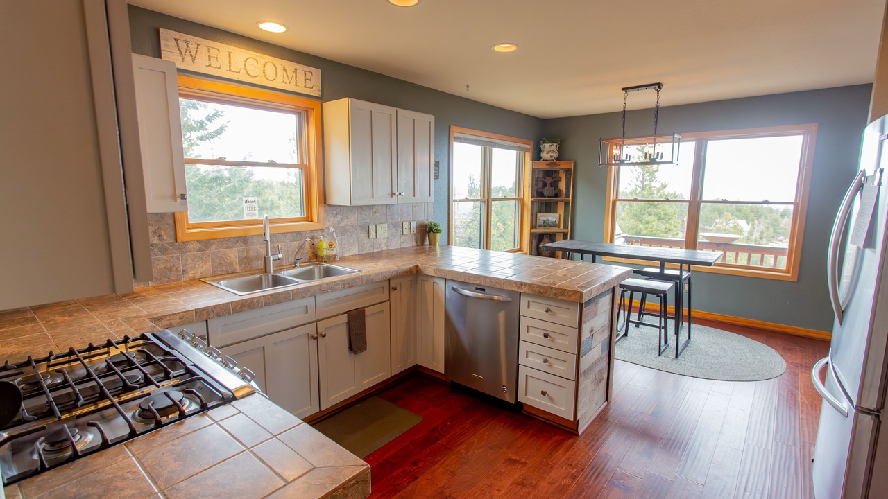 Photo of Kitchen in Coal Creek Canyon