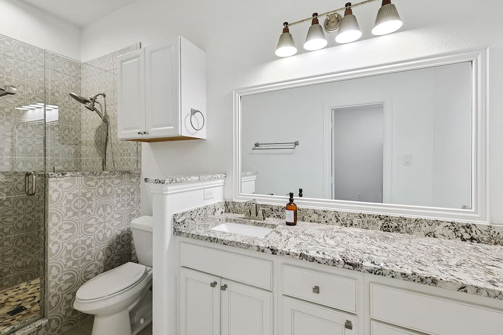 Photo of Bathroom in Waxahachie