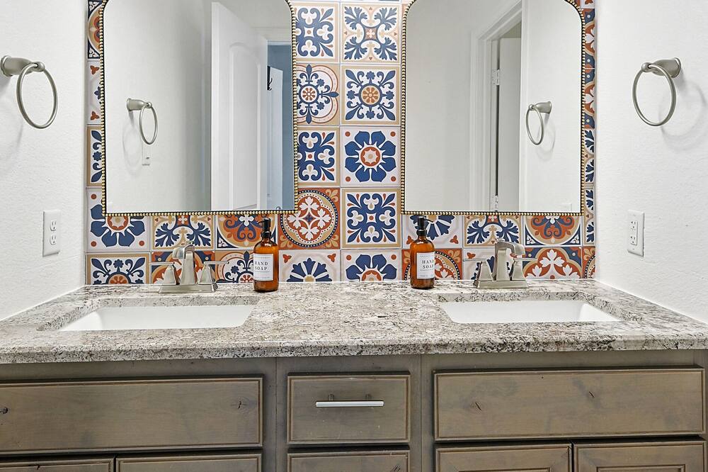 Photo of Bathroom in Waxahachie