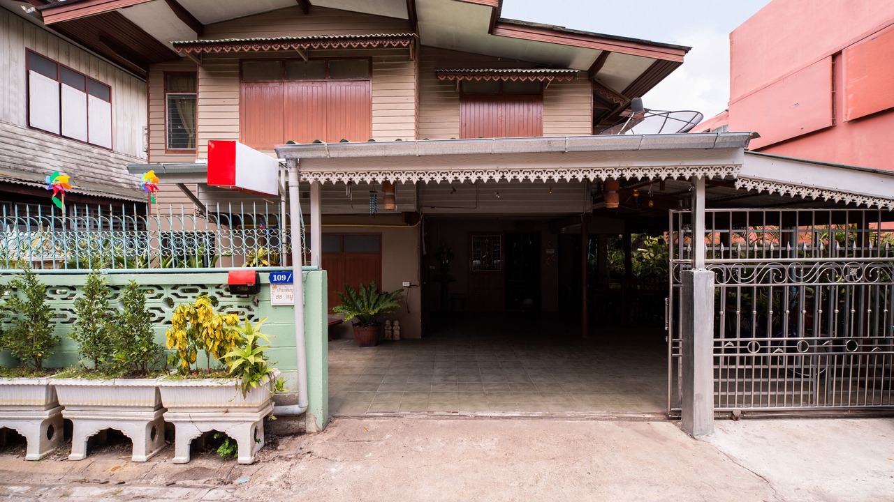 Photo of Buildings in Anusawari