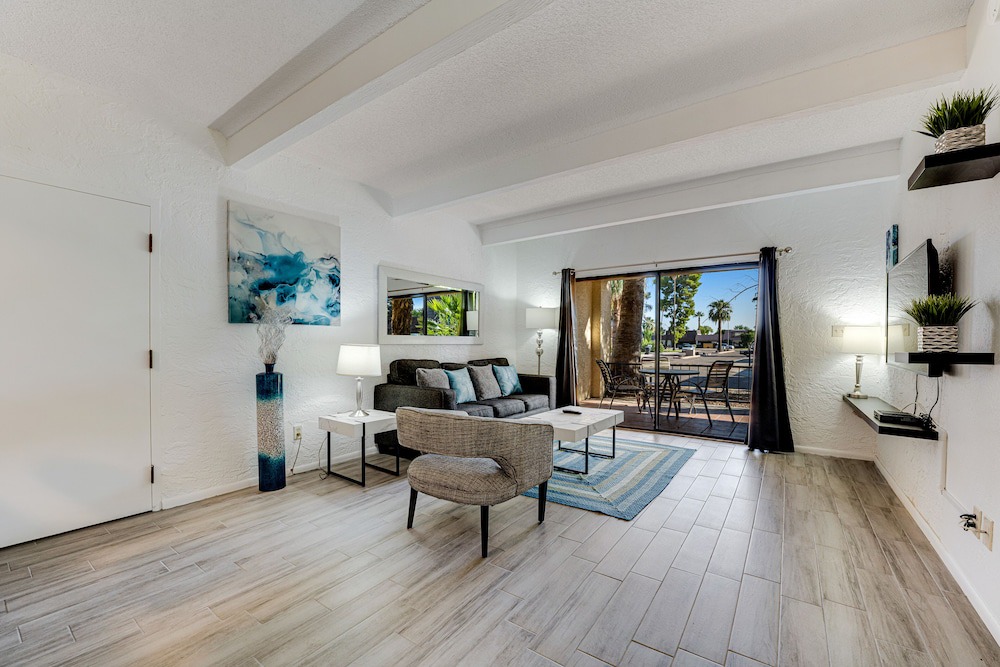 Photo of Livingroom in Inner Circle