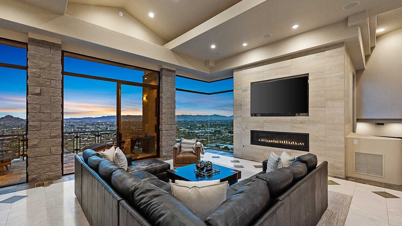 Photo of Livingroom in Camelback East