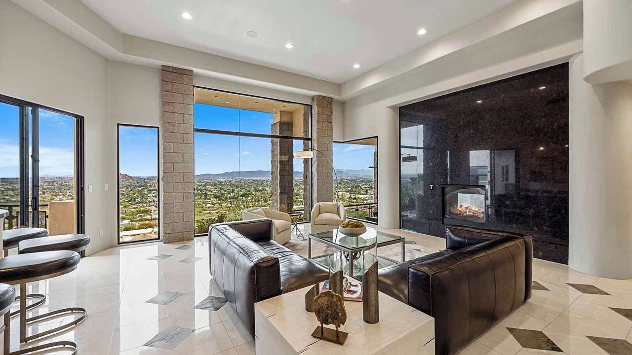 Photo of Livingroom in Camelback East