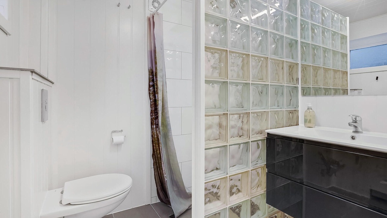 Photo of Bathroom in Emmerlev