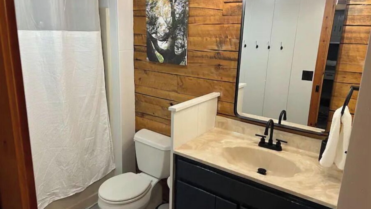 Photo of Bathroom in Pearisburg