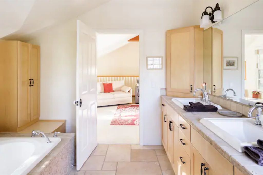 Photo of Bathroom in Encino