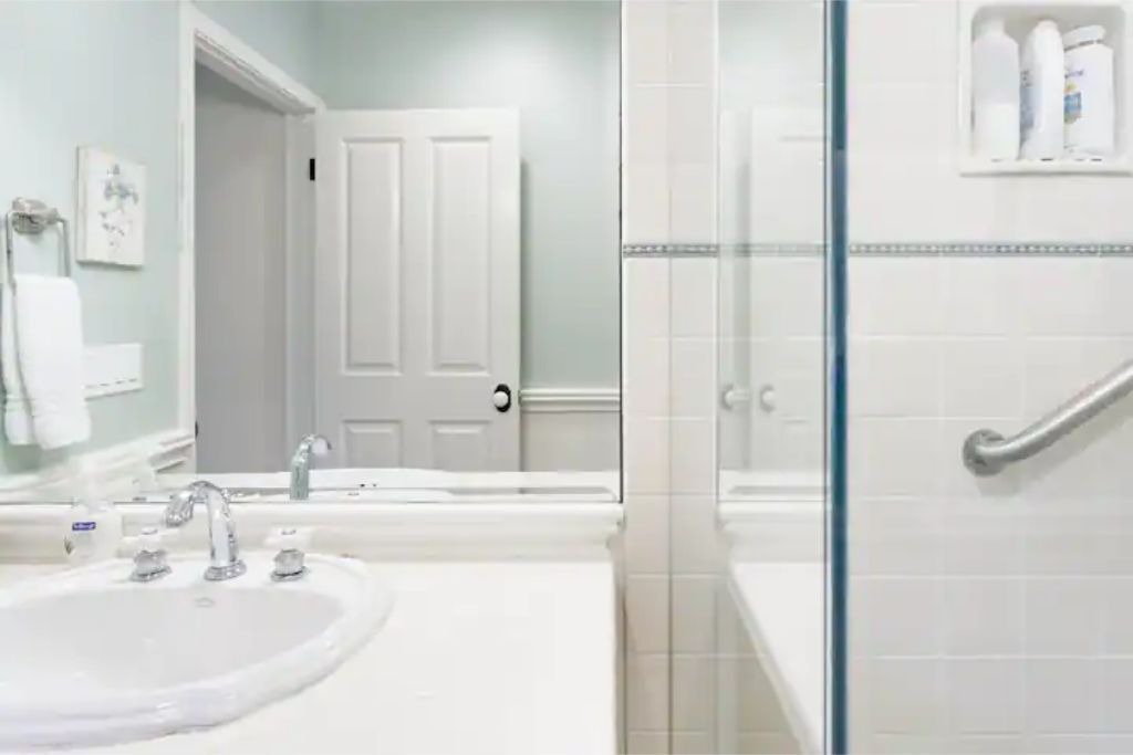 Photo of Bathroom in Encino