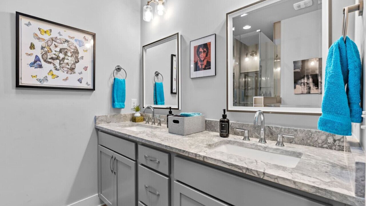 Photo of Bathroom in Hadley - Washington