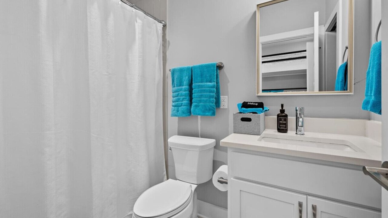Photo of Bathroom in Hadley - Washington