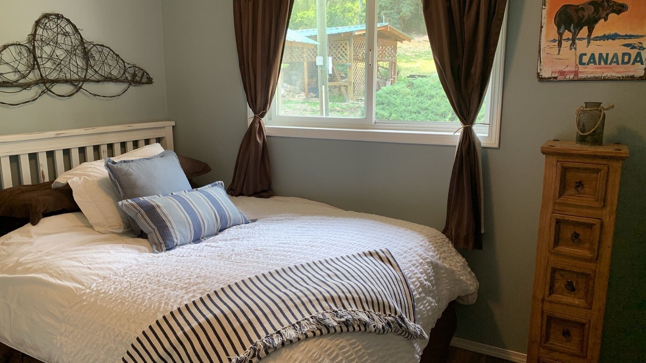 Photo of Bedroom in Deka Lake