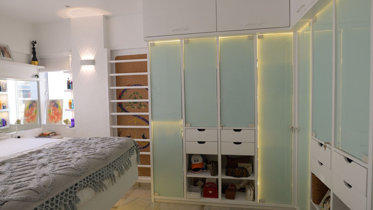Photo of Bedroom in Prabhadevi