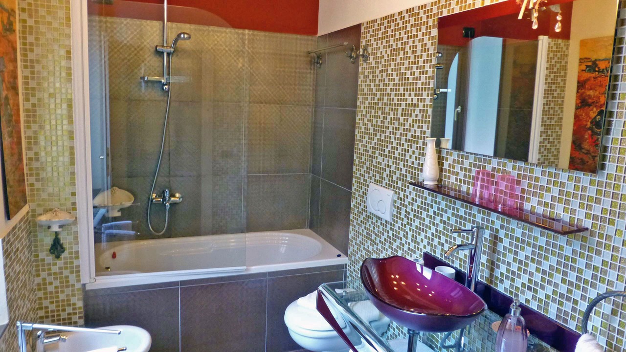 Photo of Bathroom in Saturnana