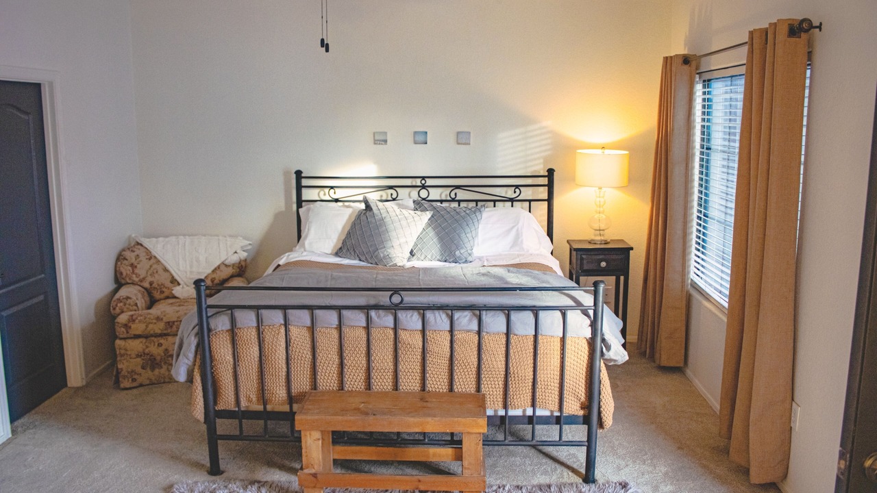 Photo of Bedroom in Paradise Valley Village