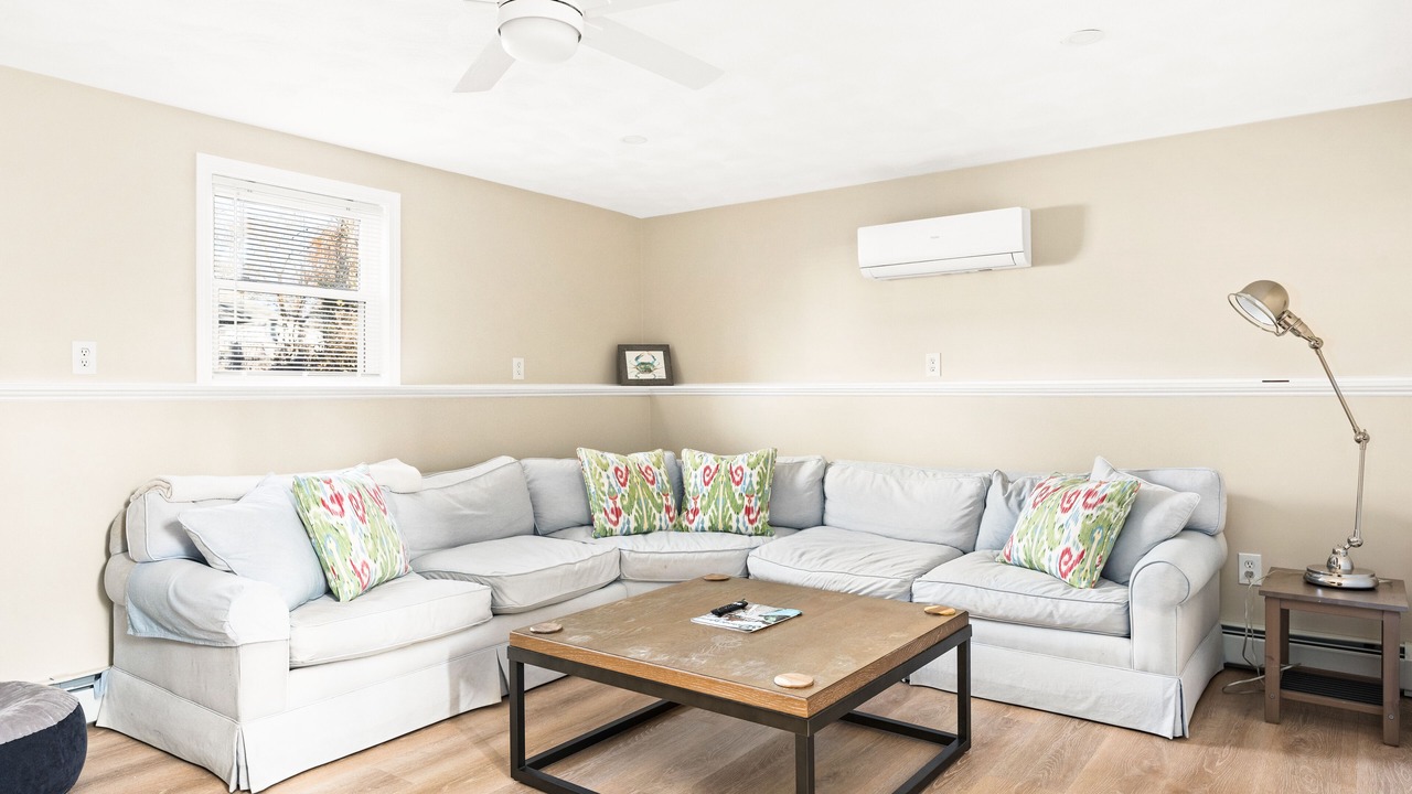 Photo of Livingroom in Saunderstown