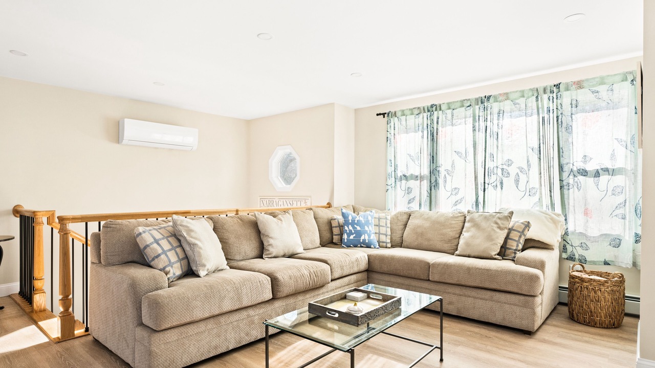 Photo of Livingroom in Saunderstown