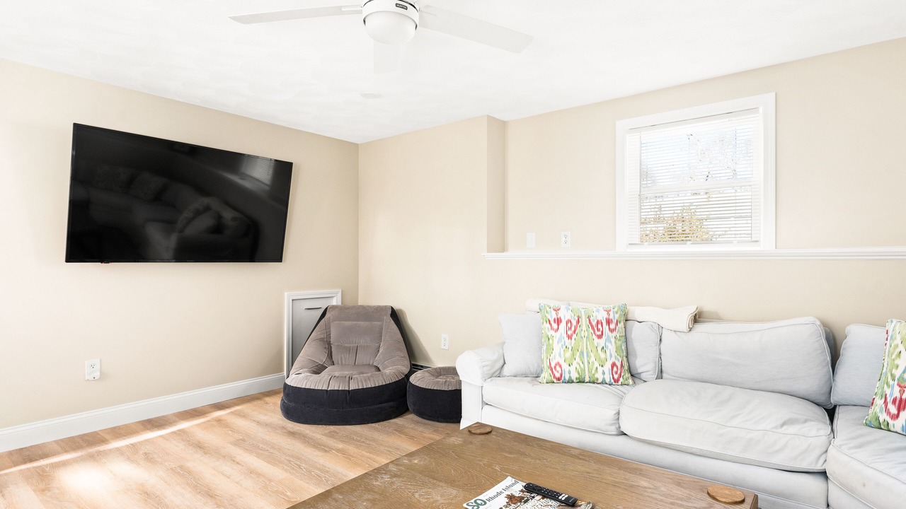 Photo of Livingroom in Saunderstown