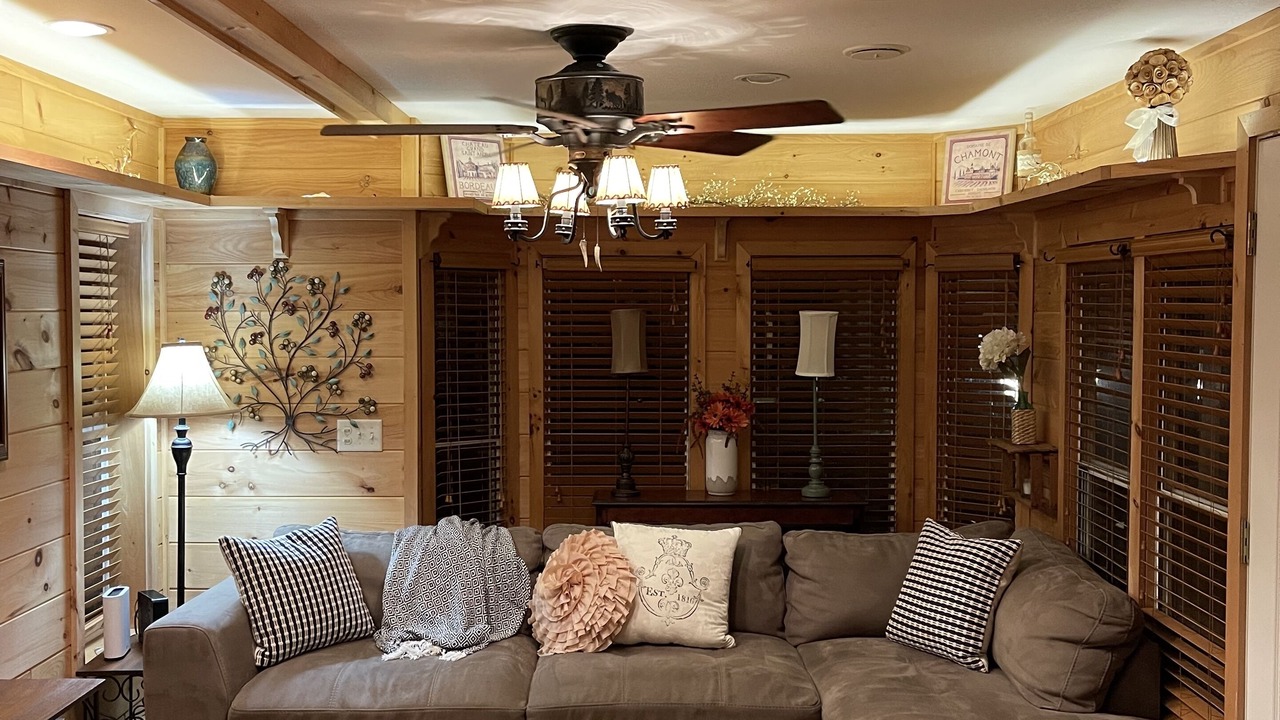 Photo of Livingroom in Hiawassee