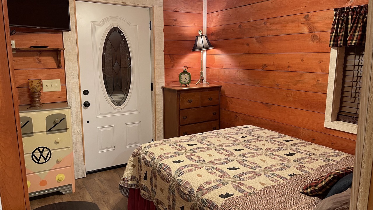 Photo of Bedroom in Hiawassee