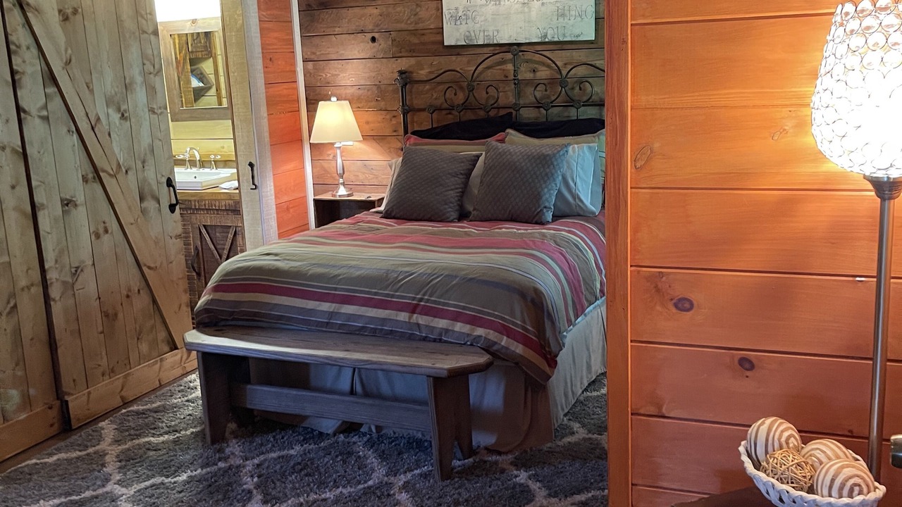 Photo of Bedroom in Hiawassee