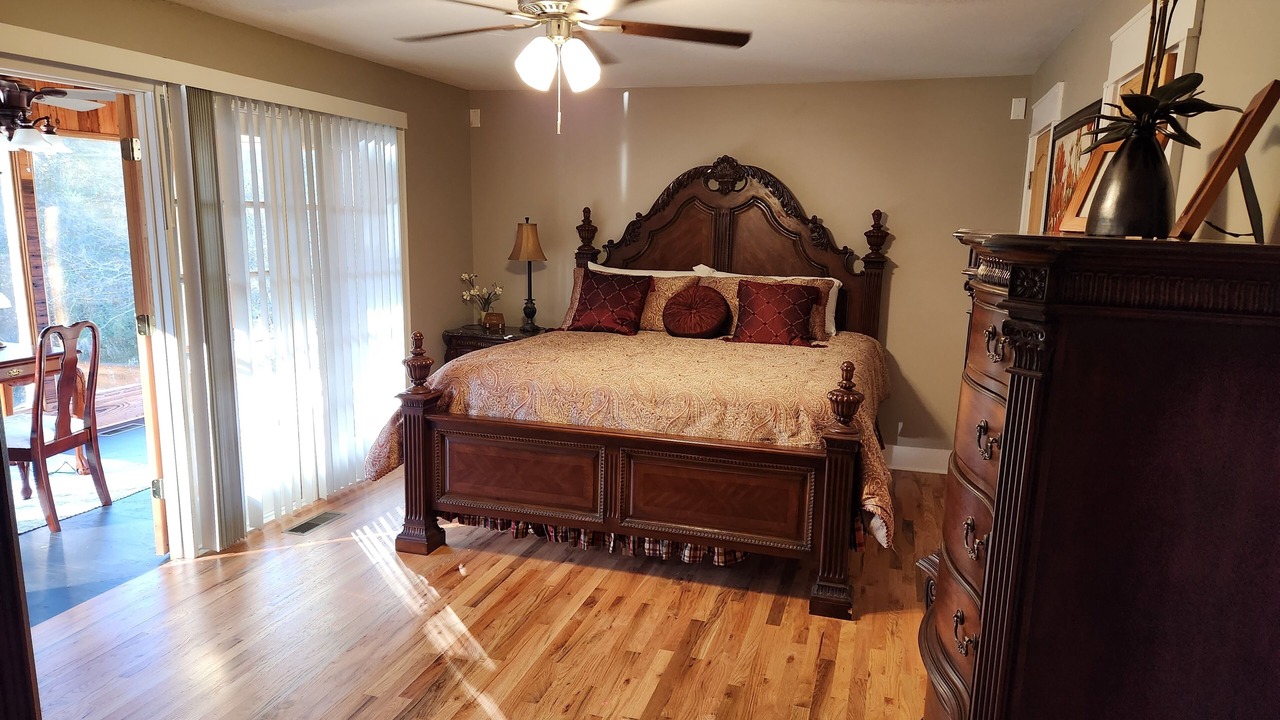 Photo of Bedroom in Guntersville