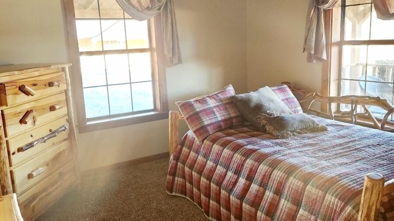 Photo of Bedroom in Hornbeak