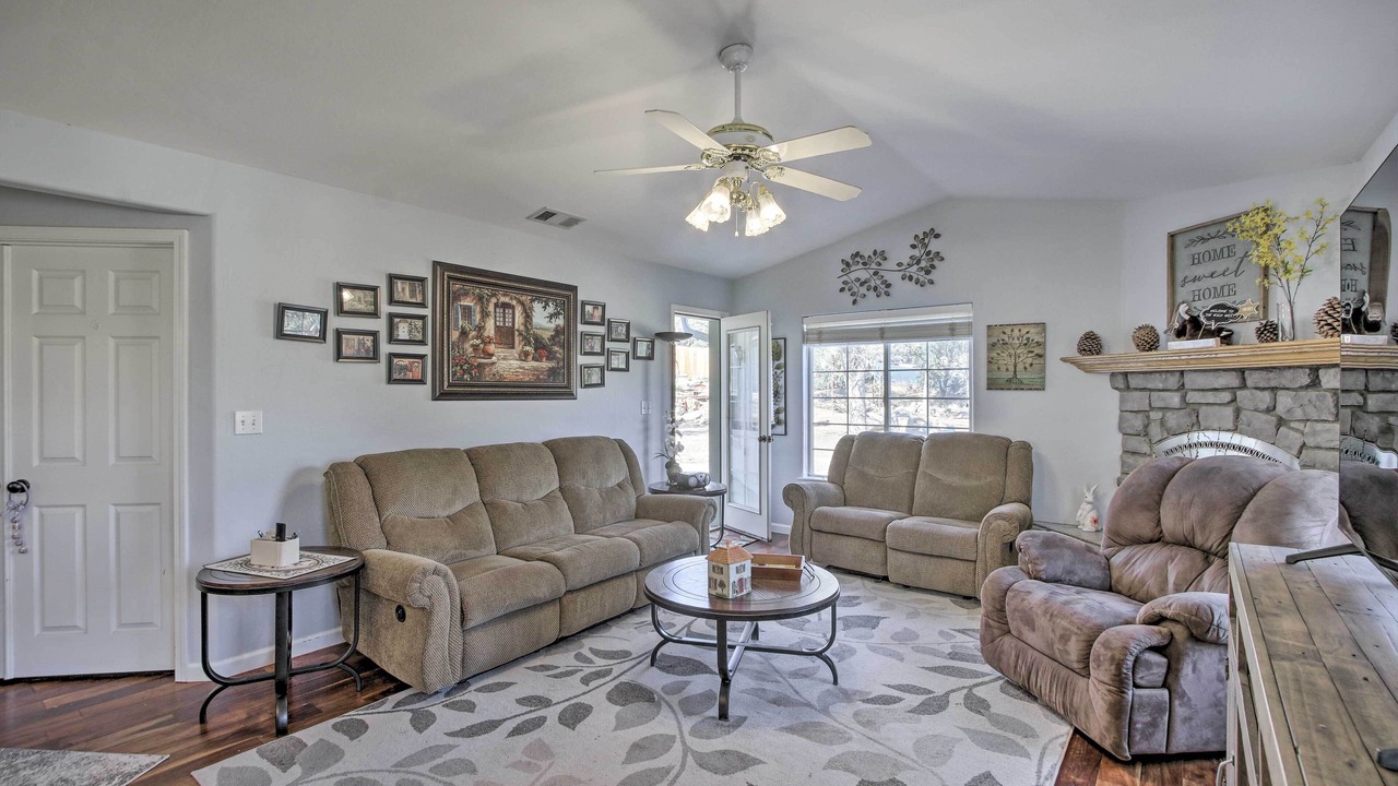 Photo of Livingroom in Tehachapi
